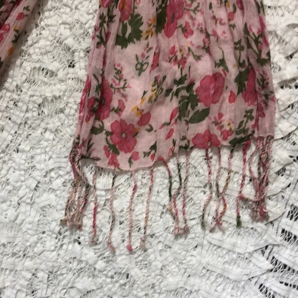 Used scarf size 15x70 - Picture 2 of 5